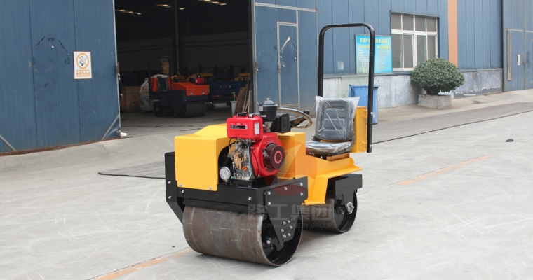 怎样有用保养小型压路机的机械传动系统呢？？？？